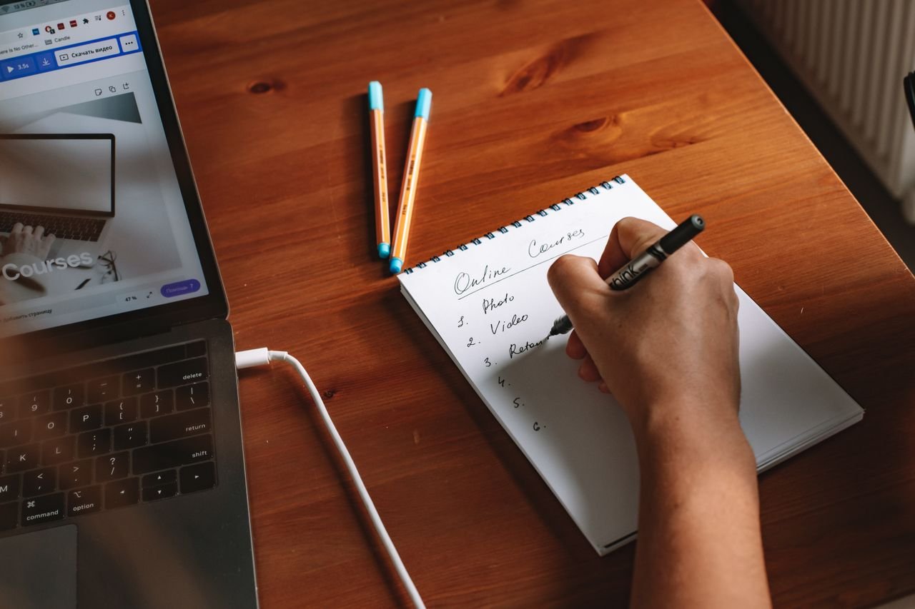 Curso online x Curso presencial: Qual é a melhor escolha?