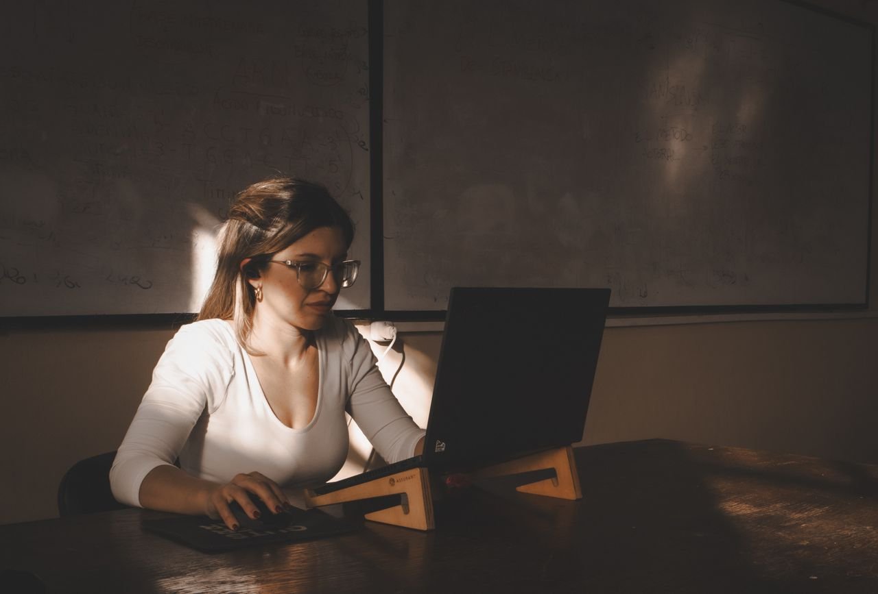 Como estudar pela internet de graça? 9 dicas imperdíveis!
